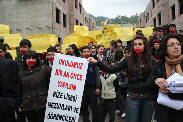 Rize Lisesi öğrencilerinden eylem