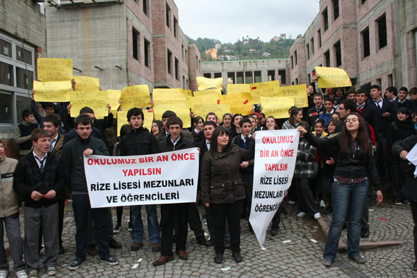Rize Lisesi öğrencilerinden eylem