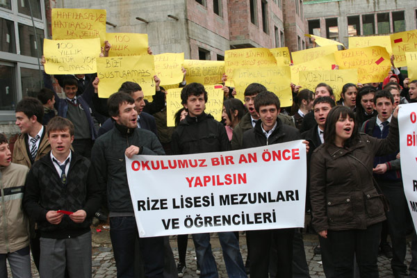 Rize Lisesi öğrencilerinden eylem