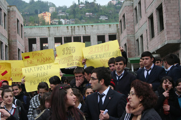 Rize Lisesi öğrencilerinden eylem