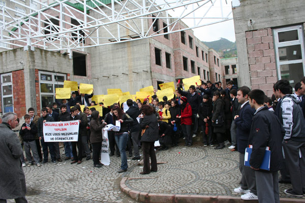 Rize Lisesi öğrencilerinden eylem