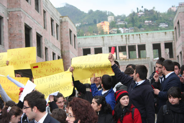 Rize Lisesi öğrencilerinden eylem