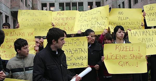 Rize Lisesi öğrencilerinden eylem