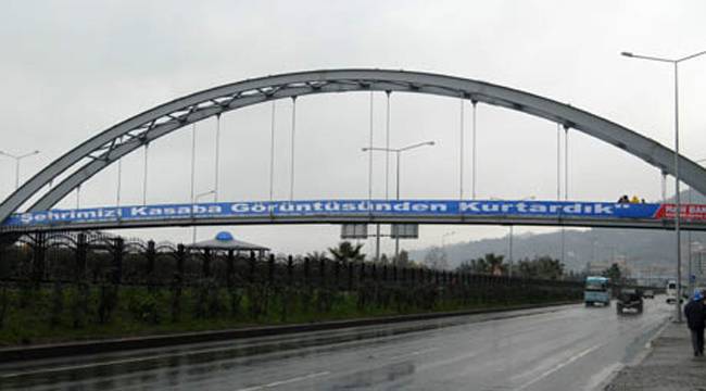 BAKIRCI'NIN AFİŞLERİNE VALİLİK ENGELİ