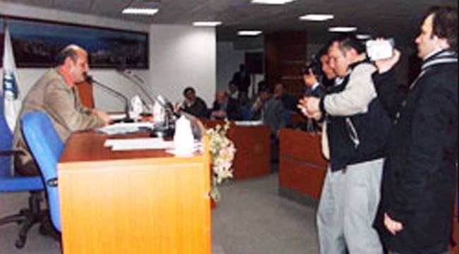 BELEDİYE MECLİSİ TOPLANDI, ANAVATANLILAR DIŞARDA KALDI