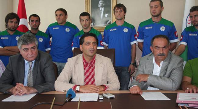 ÇAYKUR RİZESPOR'DA 9 İSİM İMZAYI ATTI