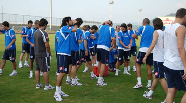 ÇAYKUR RİZESPOR SAHAYA İNDİ