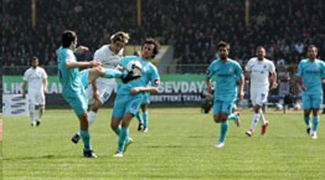 ÇAYKUR RİZESPOR, SAKARYA'YI 1-0 YENDİ