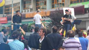 DENİZ CADDESİ'NDE YAZ KONSERLERİ DEVAM EDİYOR