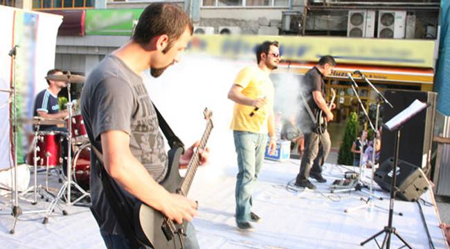 DENİZ CADDESİ'NE, "DENİZE SIFIR" DAMGASI