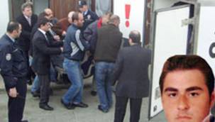 İNTİHAR EDEN GENCİN CESEDİNİ ERSUN YANAL BULDU