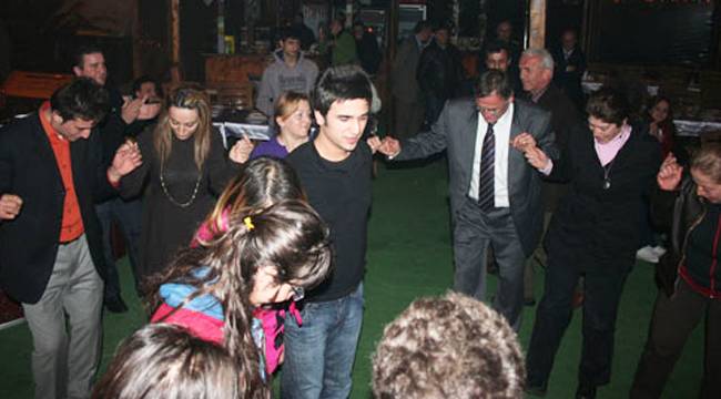 KENAN BIYIK, GENÇLERLE COŞTU