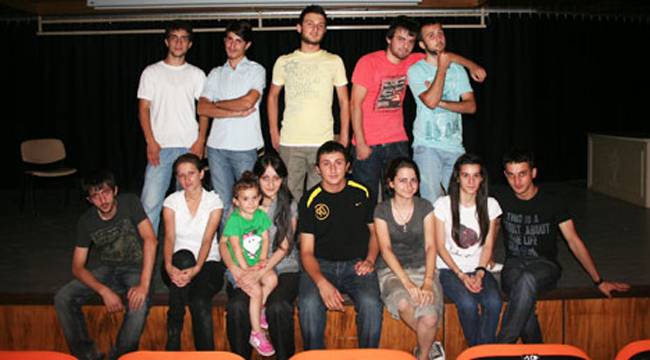 "LAL" İLE BÜYÜLÜ BİR TİYATRO GECESİ