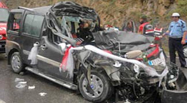 MAÇKA'DA DÜĞÜN DÖNÜŞÜ FECİ KAZA: 1 ÖLÜ, 6 YARALI