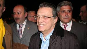 MESUT YILMAZ'A COŞKULU KARŞILAMA
