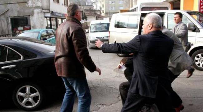 NİYE YAN BAKTIN DEDİ SİLAHINI ÇEKTİ!