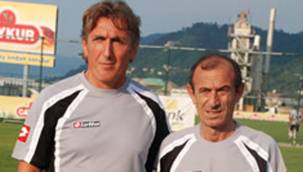 ÇAYKUR RİZESPOR OKTAY ÇEVİK İLE YOLLARINI AYIRDI