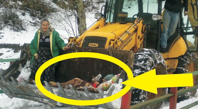 Rize'de ambulansa hastayı kepçe ulaştırdı