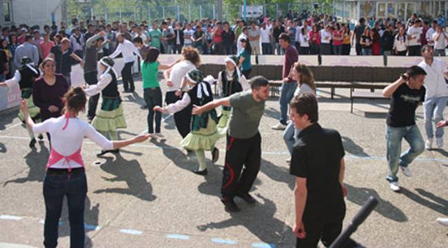 RİZE ÜNİVERSİTESİ BAHAR ŞENLİĞİ DEVAM EDİYOR