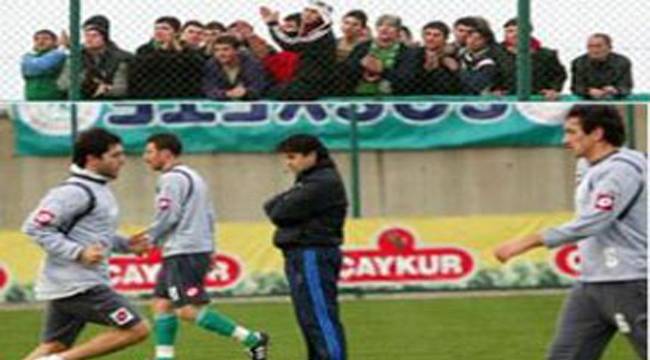 TARAFTARDAN İDMAN SIRASINDA PROTESTO