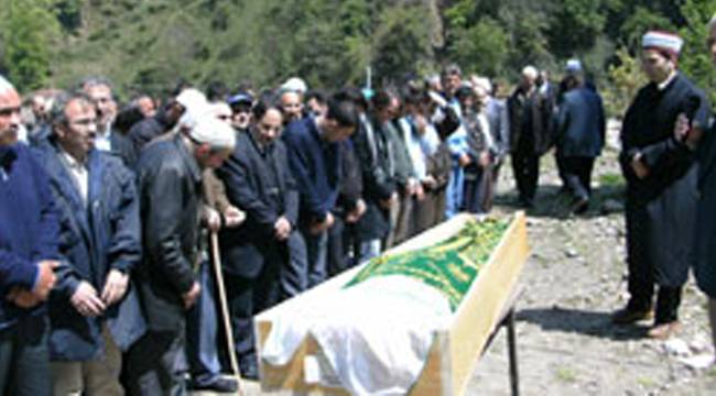 TURGAY AYHAN'IN BABAANNESİ, EBEDİYETE UĞURLANDI