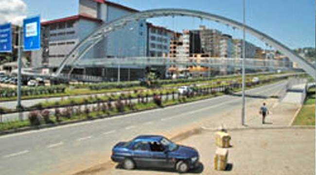 ÜST GEÇİTTEN BU KEZ DE MOTOSİKLET GEÇTİ