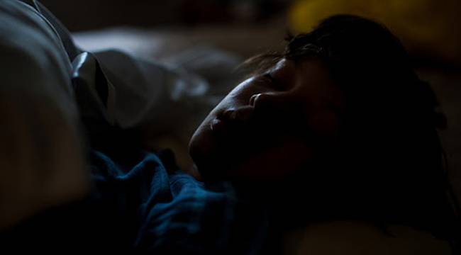 UYURKEN IŞIĞI AÇIK BIRAKMAK SAKINCALI MI?