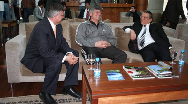 YILMAZ VE BIYIK ÇAYKUR RİZESPOR TESİSLERİ'NDE