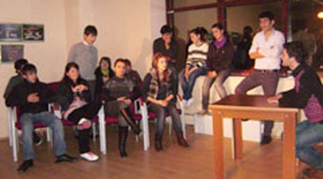 2010'UN İLK TİYATRO OYUNLARI YİNE RİGG'DEN