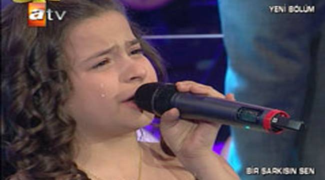 BERNA KARAGÖZOĞLU'NDAN ANADAN AYRI, BABADAN AYRI