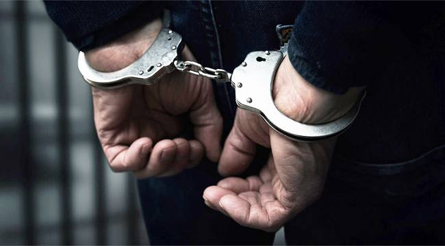 OKUL ÇEVRESİNDE UYUŞTURUCU SATAN KİŞİ YAKALANDI