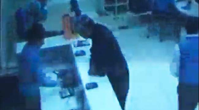 RİZE'DE CEP TELEFONU BAYİSİNDE HIRSIZLIK