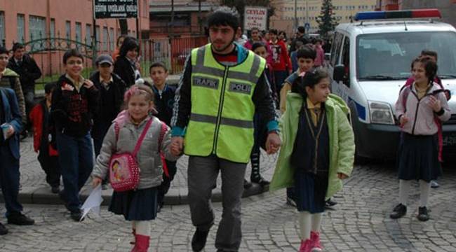 RİZE'DE GENÇ SUÇLUYA TRAFİK GÖREVİ CEZASI