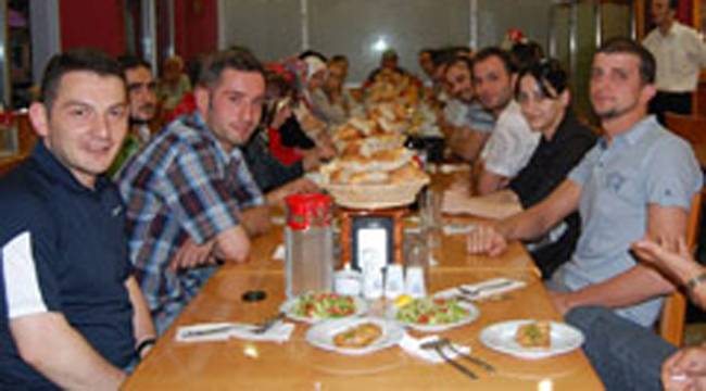 RİZEDEYİZLİLER GELENEKSEL İFTAR YEMEĞİNDE BULUŞTU