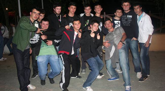 RİZELİ GENÇLER HİP-HOP, RAP PARTİSİYLE COŞTU