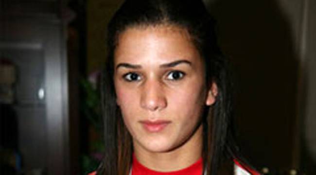 RİZELİ GÜZEL BOKSÖRÜN HEDEFİ OLİMPİYATLAR