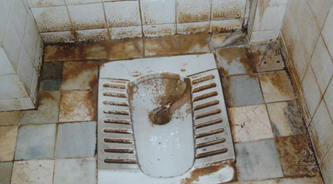 SAHİL CAMİİ'NDE TUVALET REZALETİ