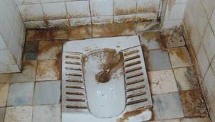 SAHİL CAMİİ'NDE TUVALET REZALETİ