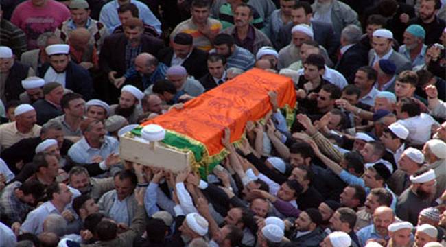 ZAVENDİKLİ MUSTAFA HOCA'YI ONBİNLER UĞURLADI