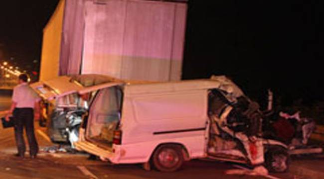 ÇAYELİ'NDE TRAFİK KAZASI: 2 ÖLÜ, 1 YARALI