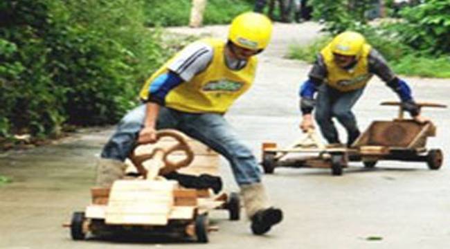 Formulaz 'Tahta Araba Şenliği'ne Redbull damgası