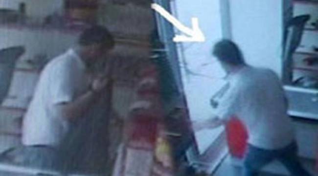 RİZE'DE YENİ İŞE BAŞLADIĞI MARKETİ SOYDU / VİDEO