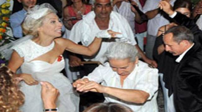 RİZELİ İŞLETMECİ CASALİNİ İLE DÜĞÜN YAPTI