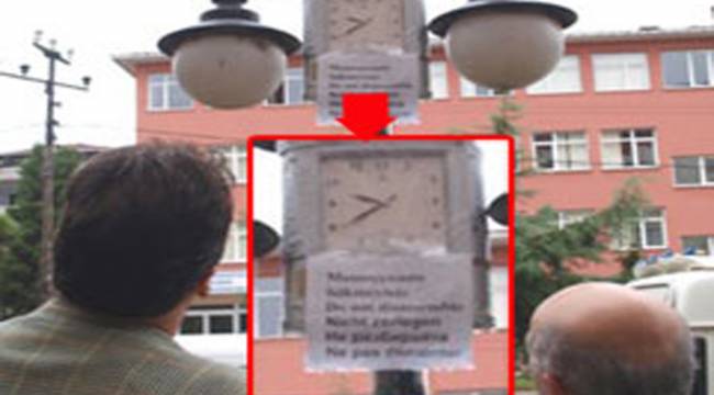 ÇÖPTEN ALDIĞI SAATİ SOKAK LAMBASINA ASTI