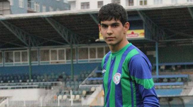 GENÇ FUTBOLCU OZAN PAPAKER'E PLAKET