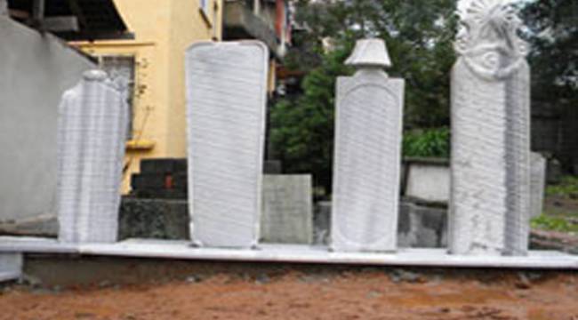 İMAMIN GAYRETİ TARİHİ BİR MEZARI KURTARDI