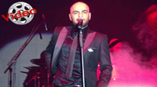 SONER SARIKABADAYI RİZE'DE KONSER VERDİ / VİDEO