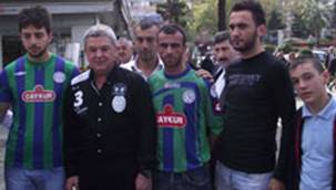 ÜMİT KAYIHAN RİZE'DE İLK BAYRAĞI ASTI