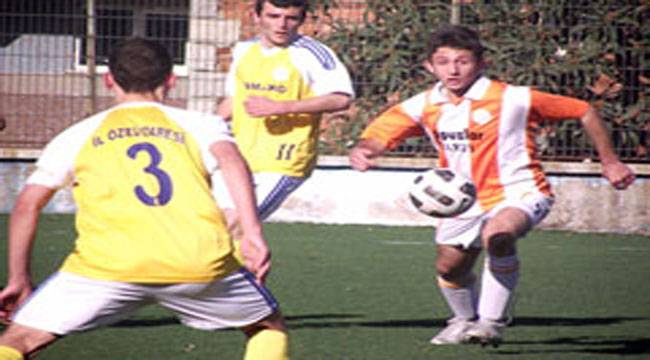VELİKÖYSPOR: 1 - İL ÖZEL İDARESPOR: 2