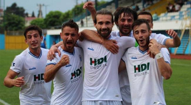 Pazarspor, Eskişehir'de gol oldu yağdı